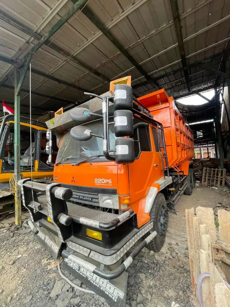 Mitsubishi Fuso dam tronton 2019 Diesel