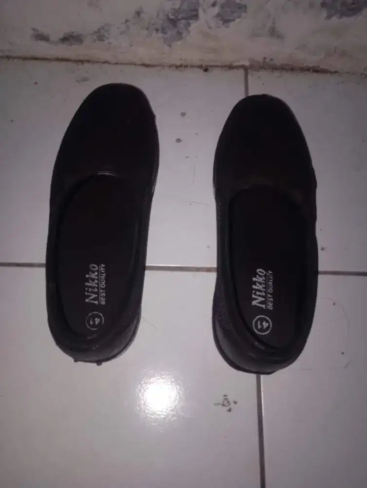 Sepatu Sneakers Slip on Ukuran 41