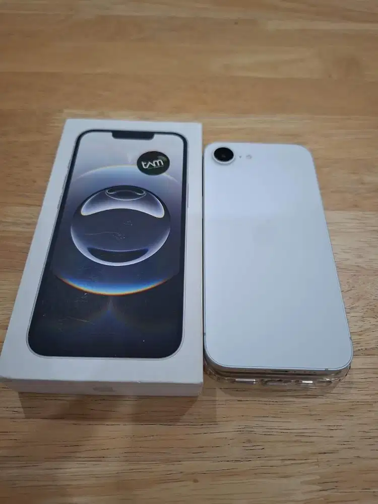 Iphone 16E warna putih 128 gb like new resmi