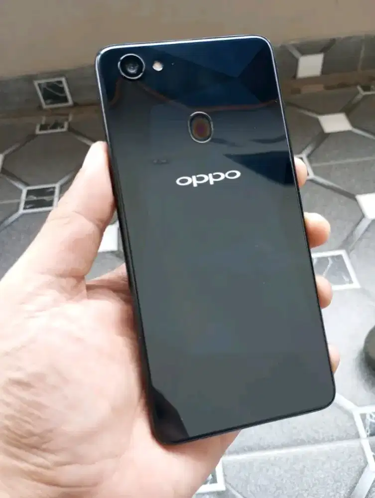 Oppo F7 pro 4/64gb