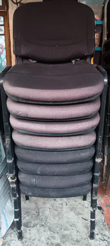 Kursi susun pesta / kantor