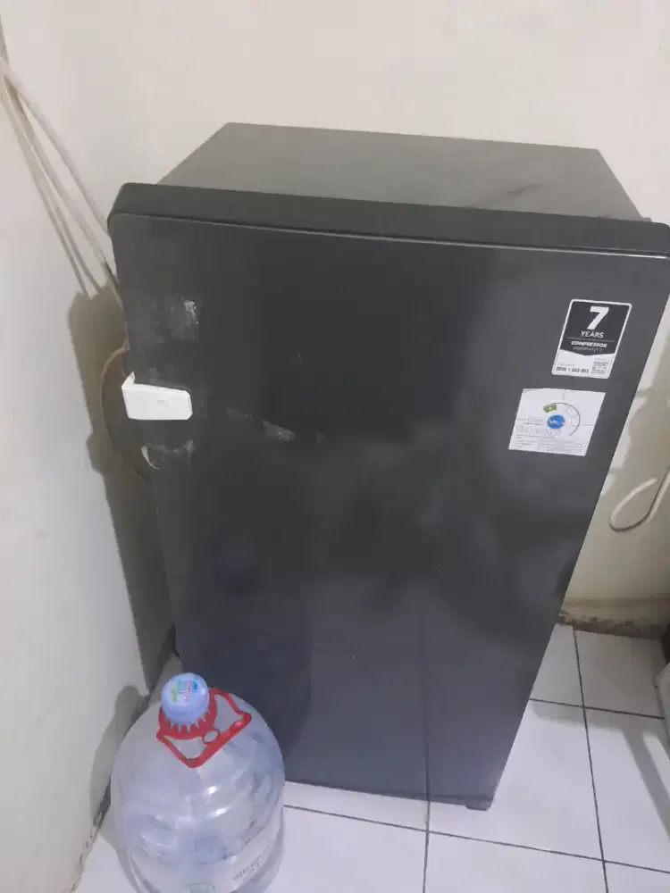 kulkas aqua 1 pintu d185