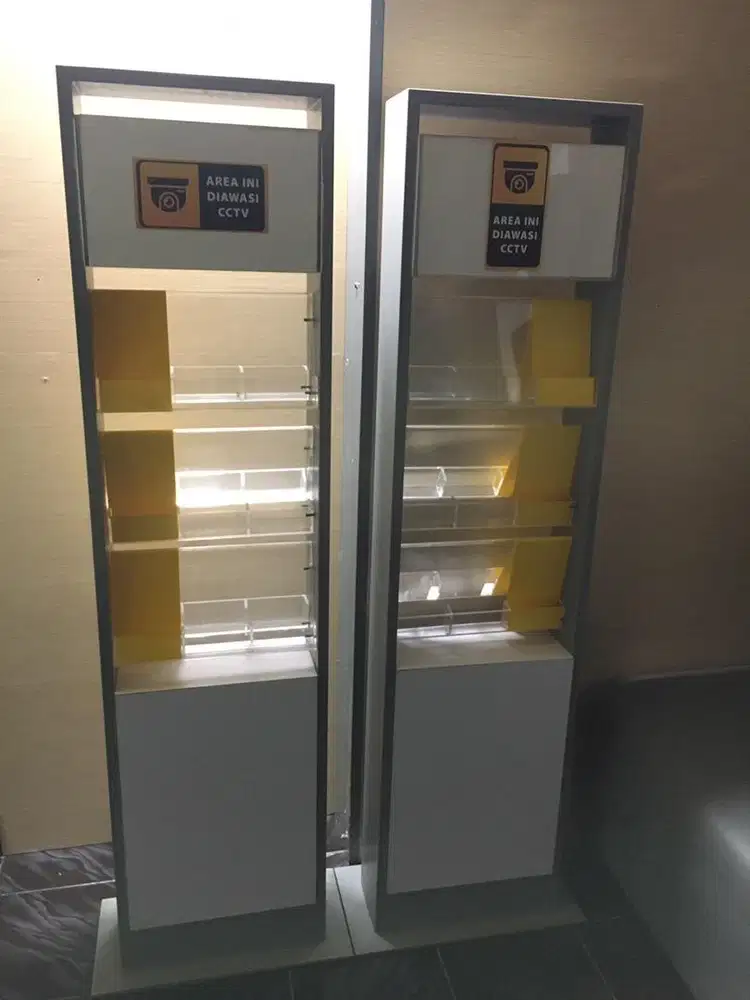 Lemari Display (u/tempat Flyer/brosur)
