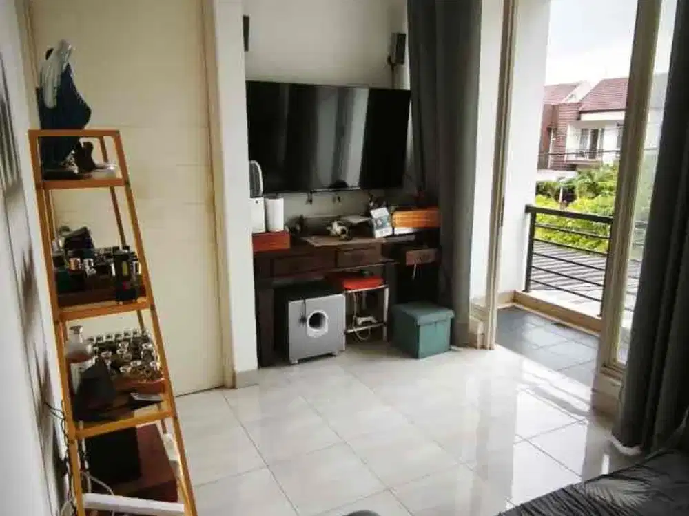 TURUN Rp200 JUTA! Dijual Rumah Renovasi di Cluster Ifolia - Masih Bisa Nego!