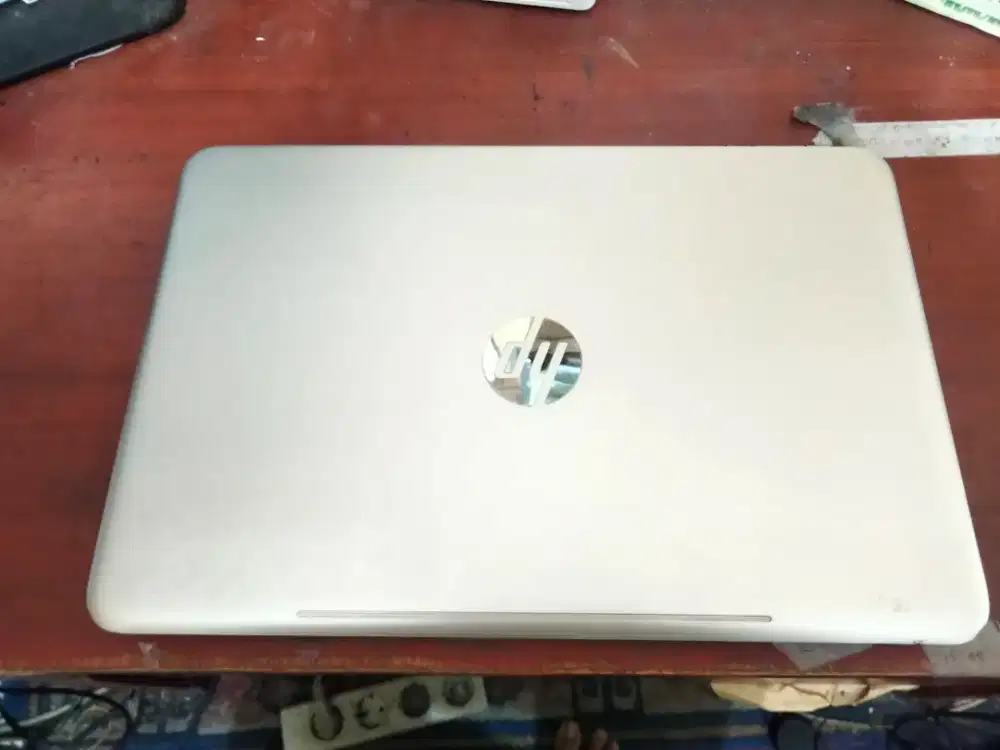 touchscrn Hp pavilion 14/corei5-7200u/ram8gb/ssd256gb/VGA Nvidia 940mx