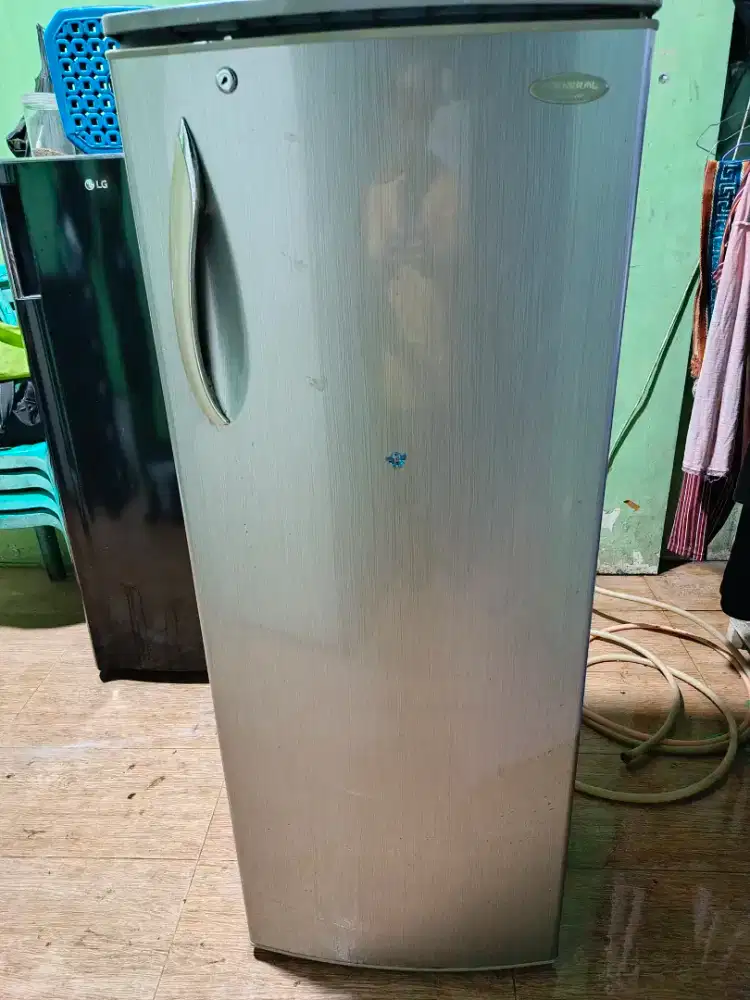 Kulkas jumbo 1 pintu General sawangan pasir putih