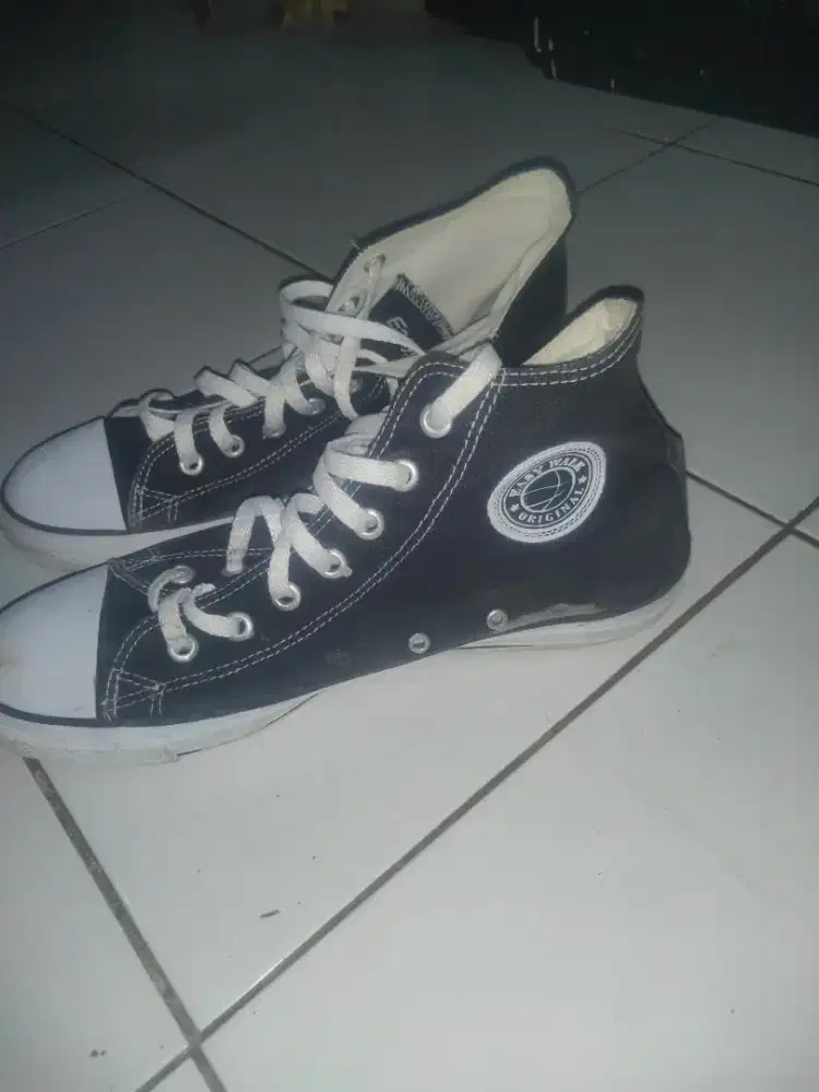 jual sepatu bekas masih lumayan bagus