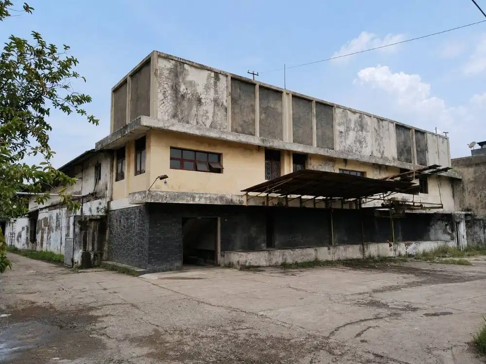 DIJUAL PABRIK ES BRIGJEND KATAMSO NOL JALAN RAYA
