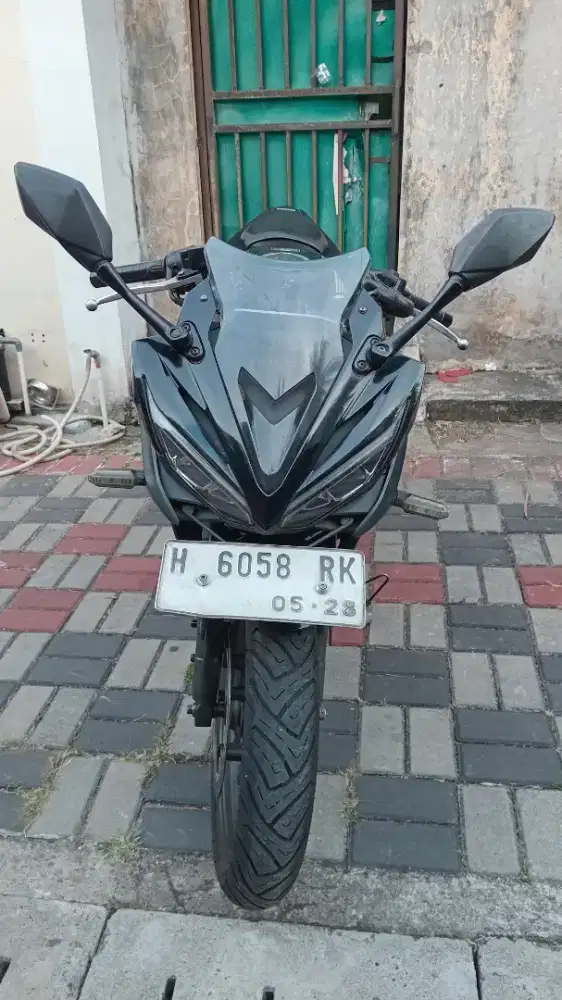 CBR 150 2018 hitam
