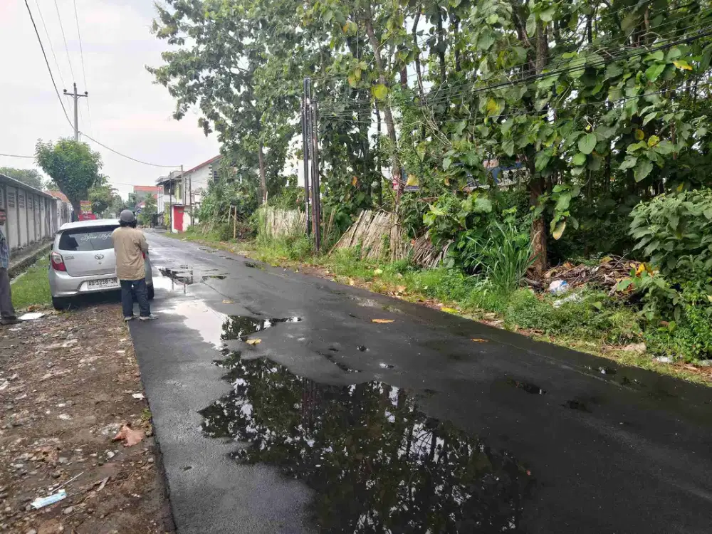 tanah Colomadu dekat kota Solo