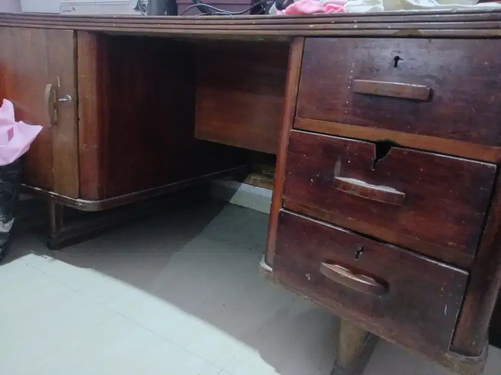Meja kerja kayu jati tua
