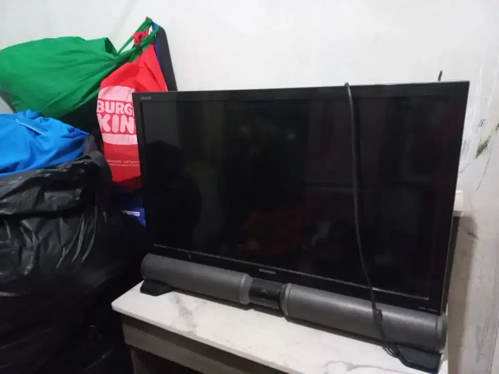 Dijual TV Sharp analog LED 32 inchi kondisi normal