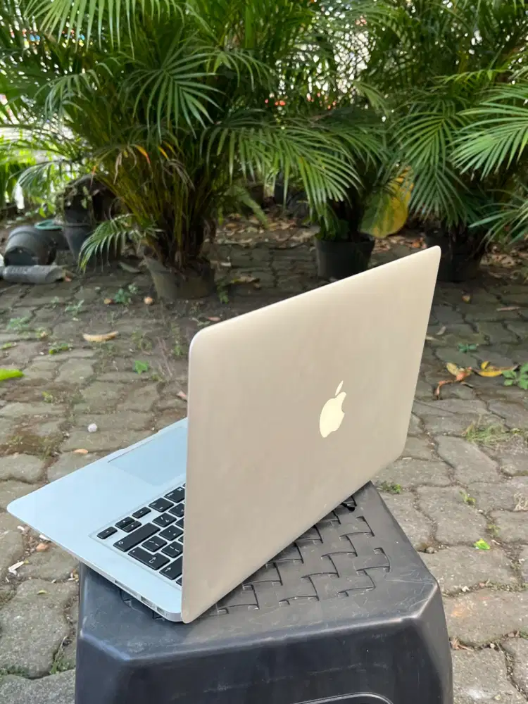 MacBook Air 13'' 2011 core i5 ram 4GB ssd 128GB
