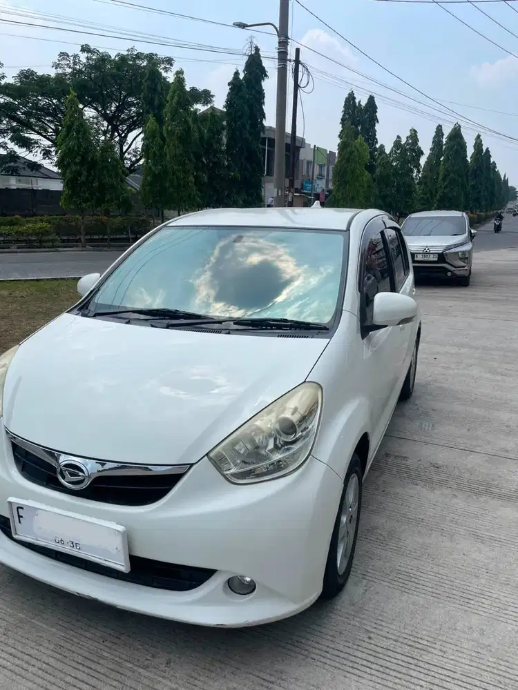 Daihatsu Sirion RS 2013 AT Warna putih.