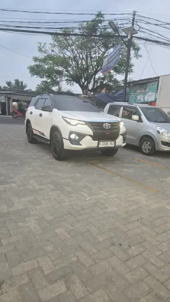 Jual cepat fortuner 2.4 VRZ TRD