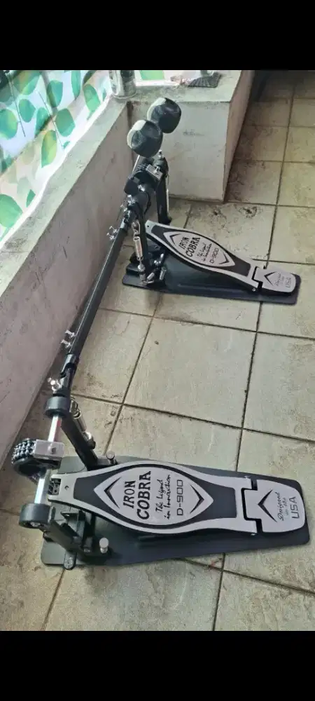 Double pedal iron cobra