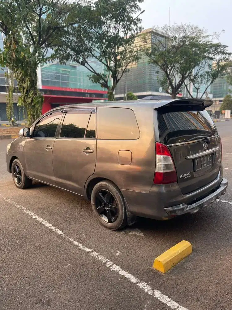 Toyota Kijang Innova 2010 Bensin