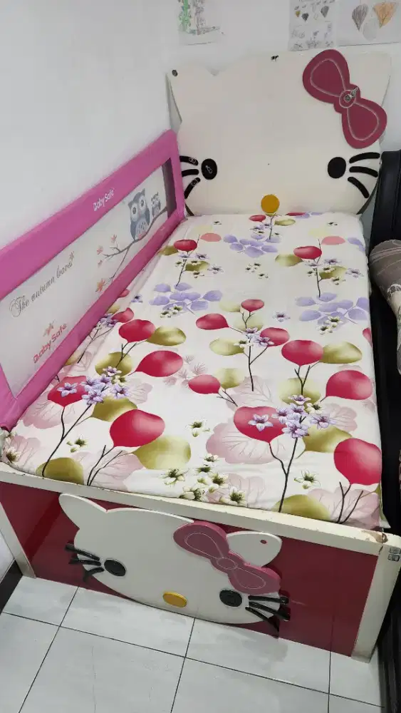 Hello Kitty bed anak