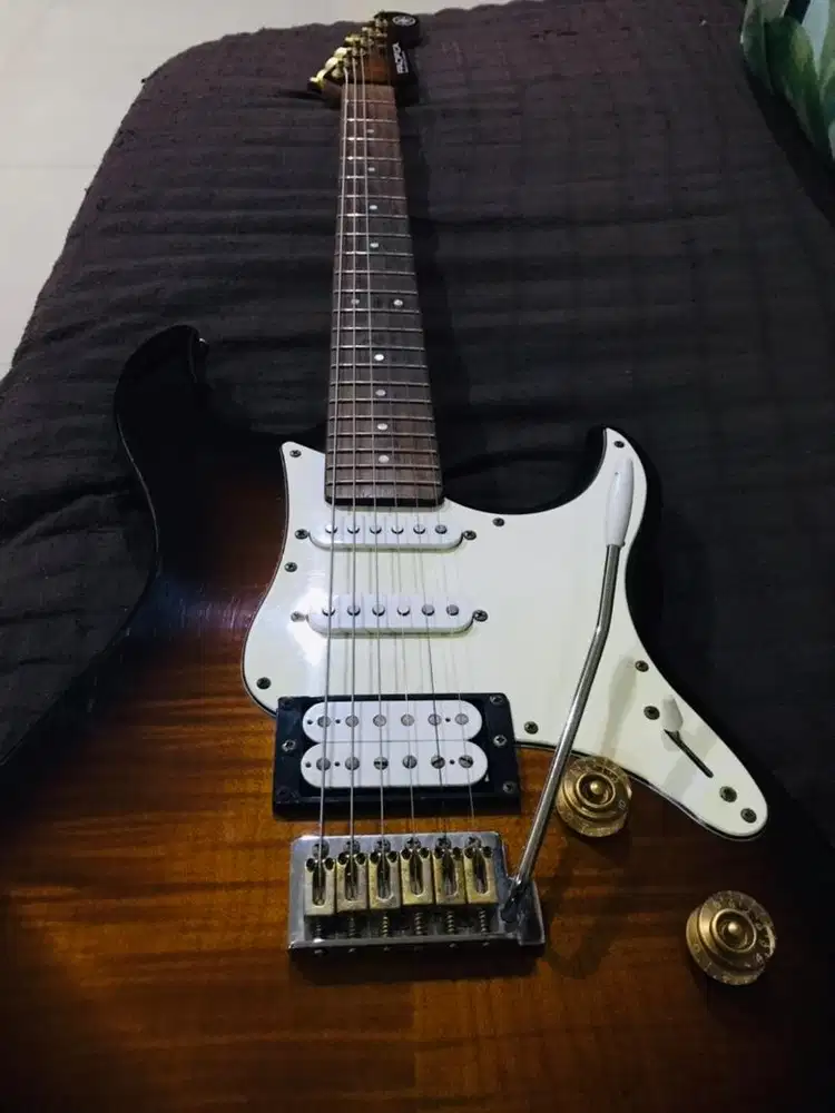 Yamaha Pacifica VFM 212