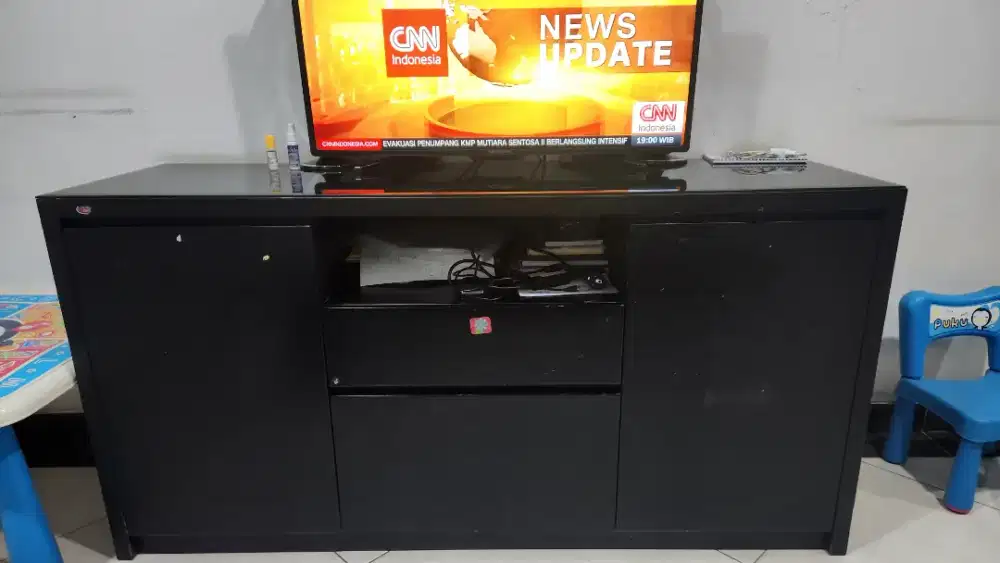 Meja TV dan Lemari