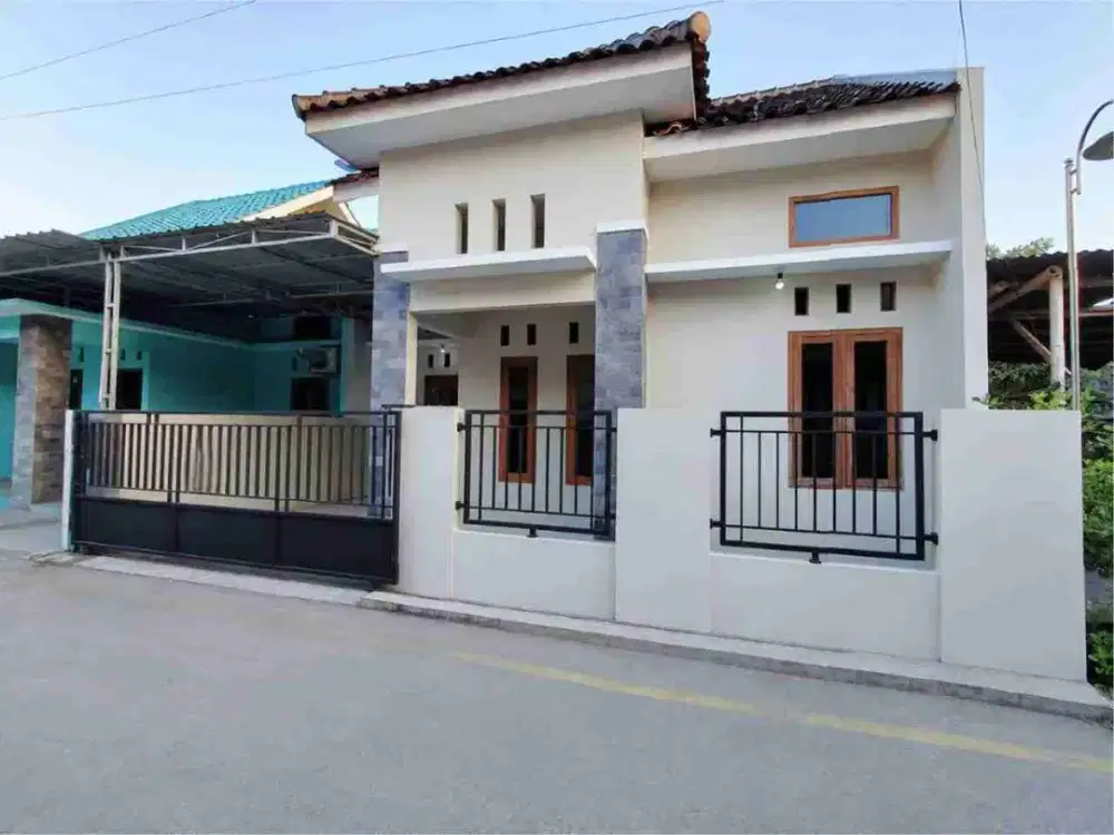 Rumah Cantik Berpagar & Canopi SHM Siap Huni di Gawanan Colomadu