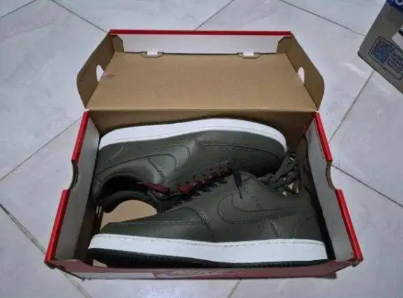 Sepatu Olahraga Nike CourtVision (Ori)