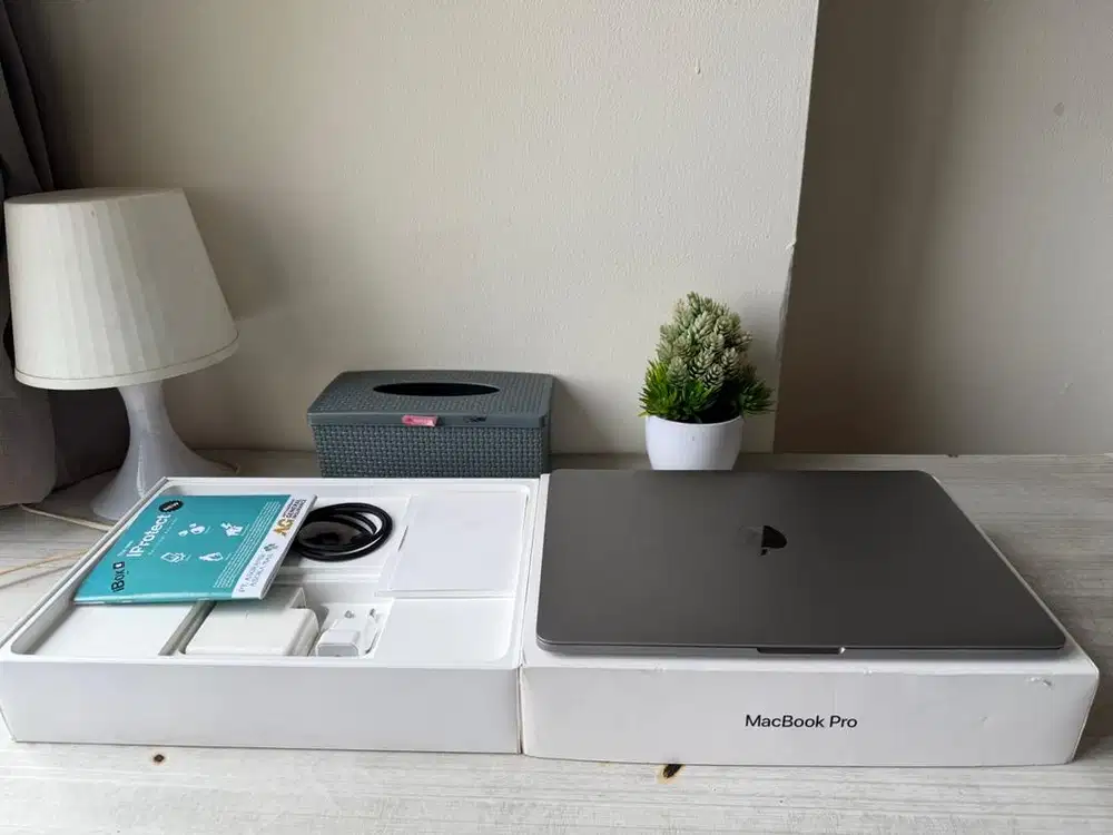 Macbook Pro 2017 13 inch 256Gb Fullset
