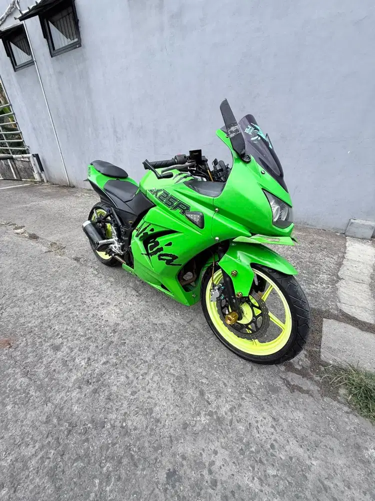 Di jual Kawasaki ninja 250fi th2011,. Ban tebal mesin kering