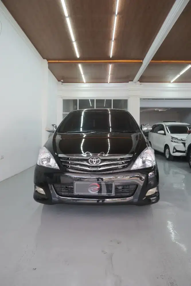 Toyota Innova v 2.0 2011 AT
