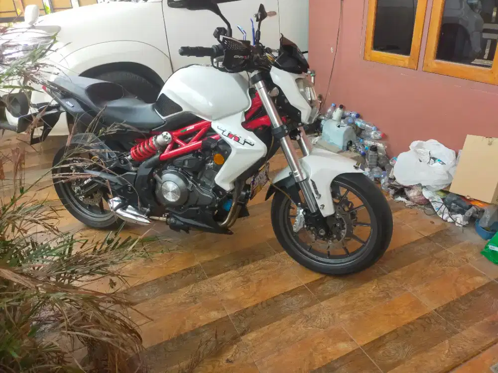 Benelli tnt Motor 250cc suara moge