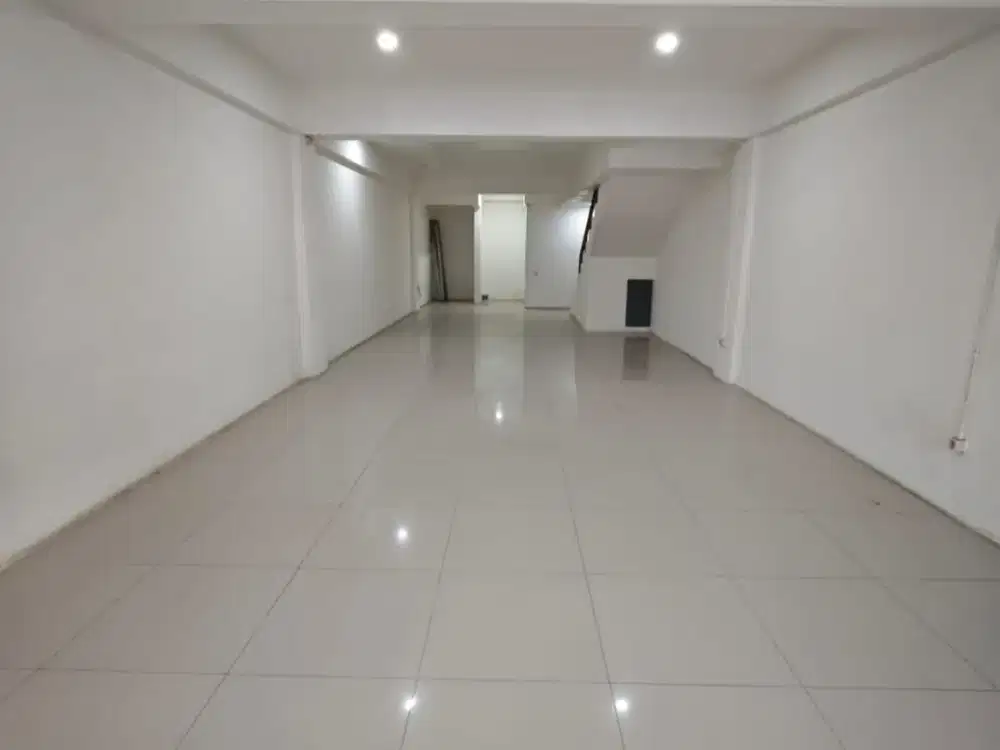 Dijual Ruko Plaza Kebon Jeruk, Uk. 4,5X15, 3.5 Lantai, Harga : Rp 5.6 M Nego