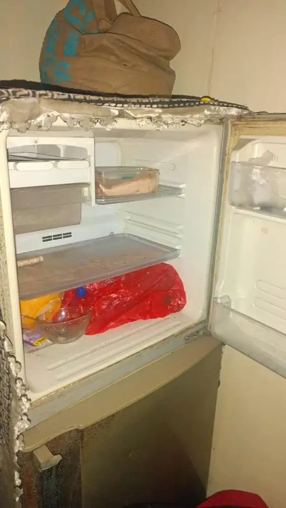 Kulkas merek sharp 2 pintu