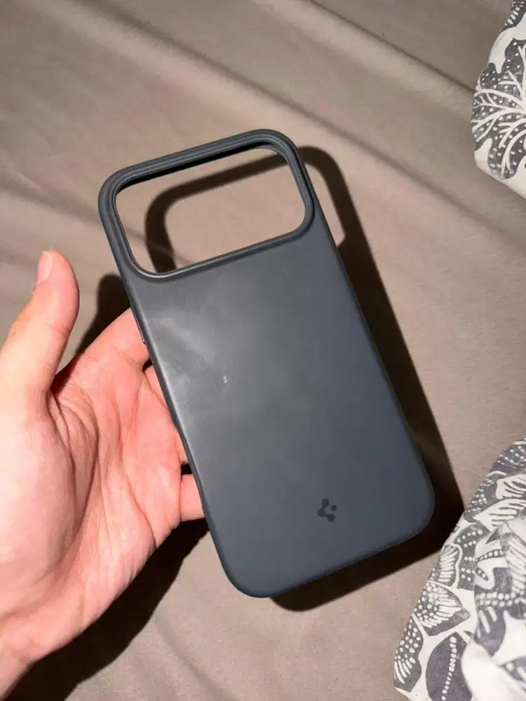 Spigen Silicone case used Iphone 17 Pro Max