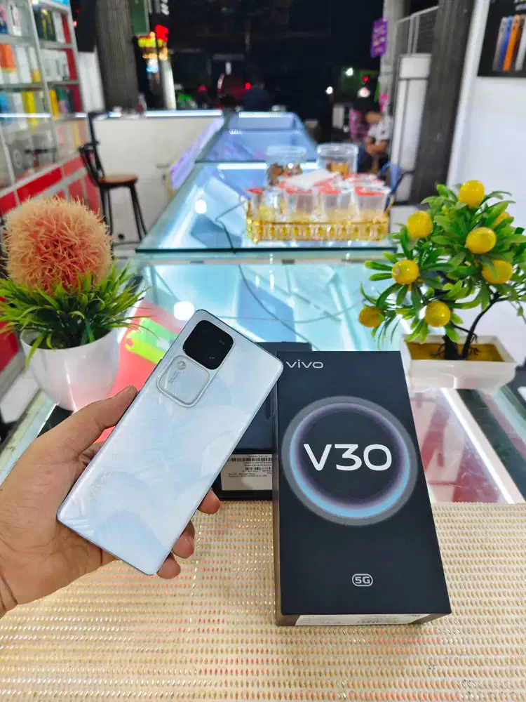 Vivo V30 5G Ram 8+8Gb/ 256Gb Fullset Mulus Like New Original Bergarans