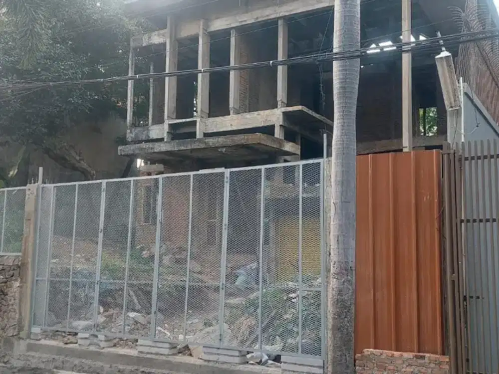 Tanah di Setrawangi dengan Rangka dan Fondasi Bangunan