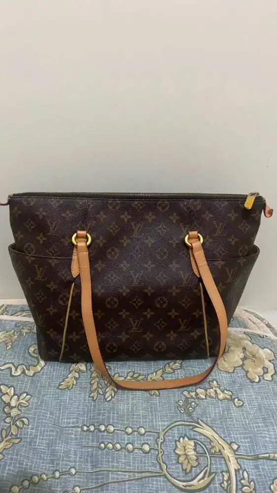 Preloved totebag Lv Mm Monogram