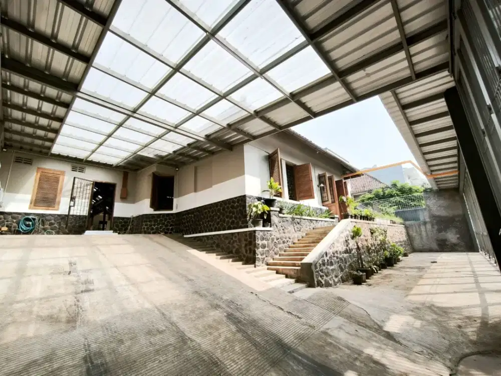 Rumah Belanda Terawat di Jl. Dr. Slamet Sayap Cipaganti