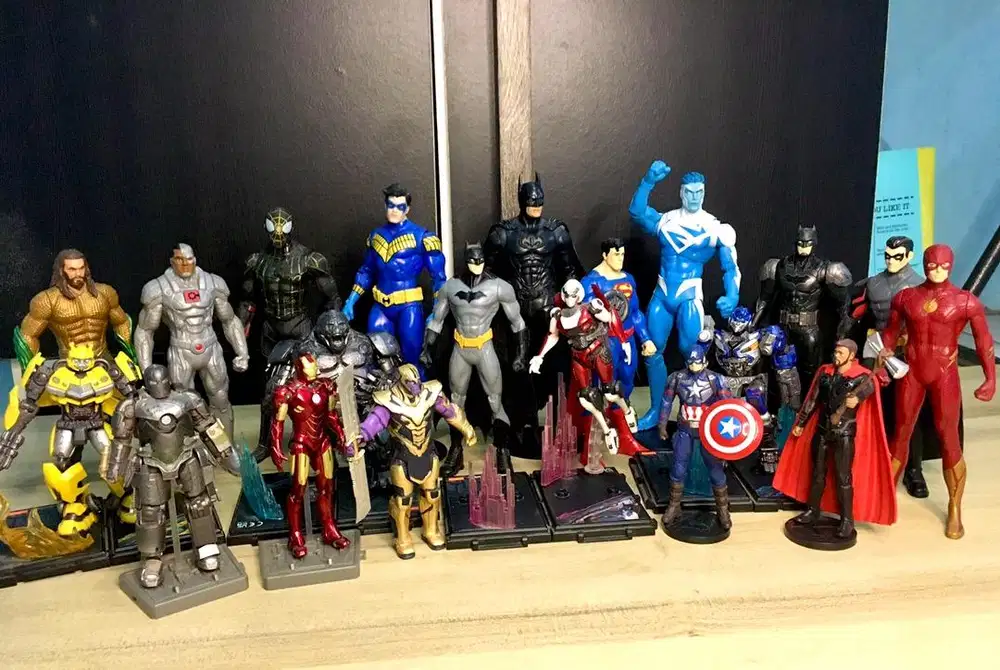 Mainan Action Figures