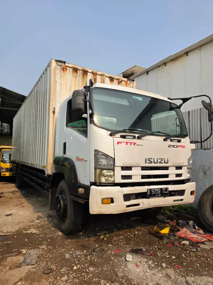 Isuzu FTR 210 ps engkel bok besi 8.5m tahun 2016 euro 2