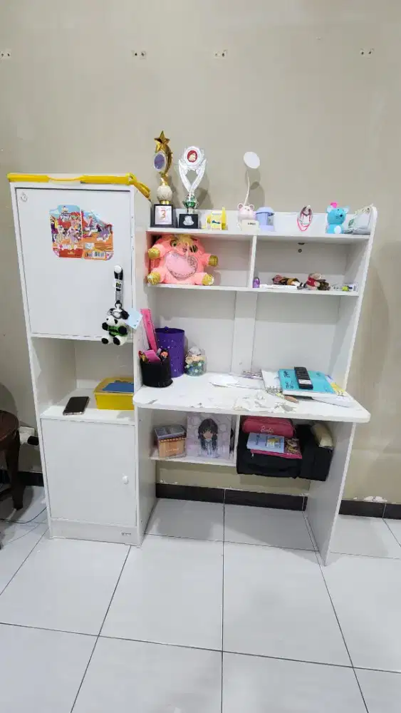 Meja belajar informa