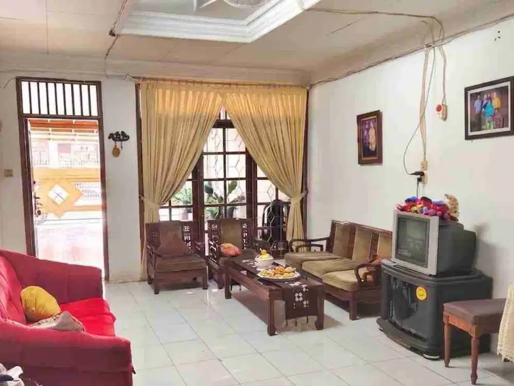 Rumah Klasik komplek keuangan puri kembangan Jakarta Barat