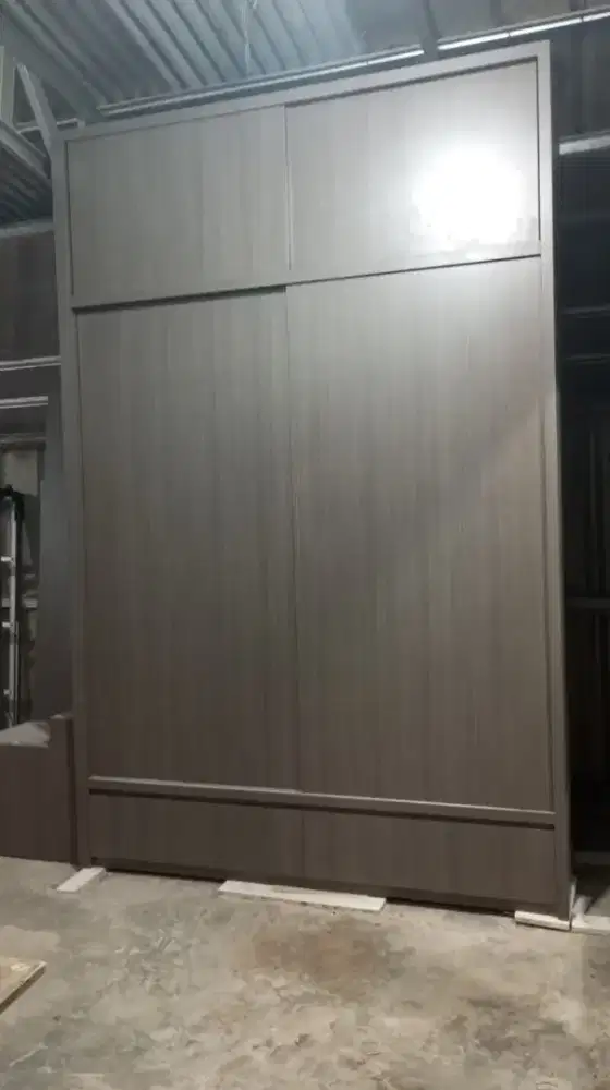 Lemari pakaian custom sesuai kebutuhan