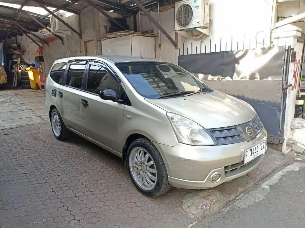 Nissan Grand Livina 1.5 XV Matic Pajak Baru Bayar
