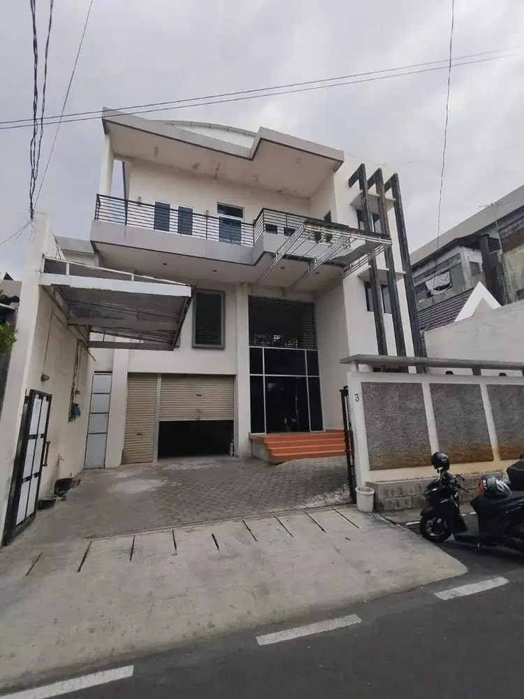 Di Jual rumah siap huni cocok untuk usaha dan tempat tinggal