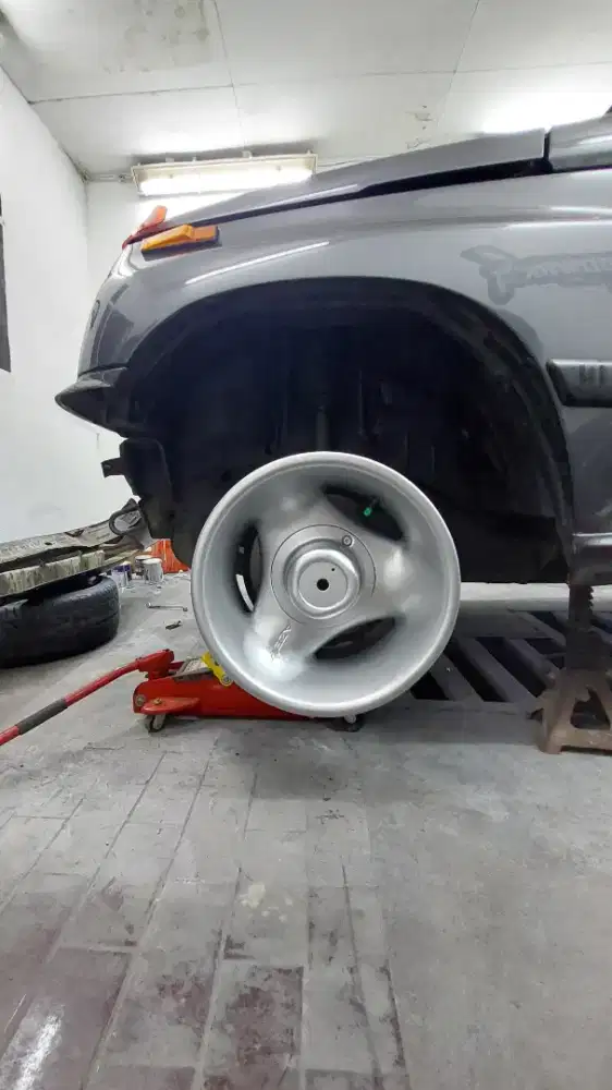 Lowongan Helper Bengkel Mobil