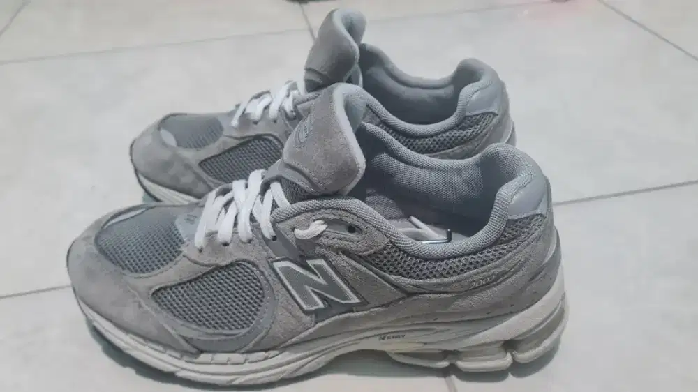 New balance 2002R