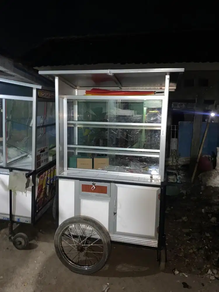 DIJUAL Gerobak Kaca Bekas Bagus Siap Pakai  2,5 juta nego