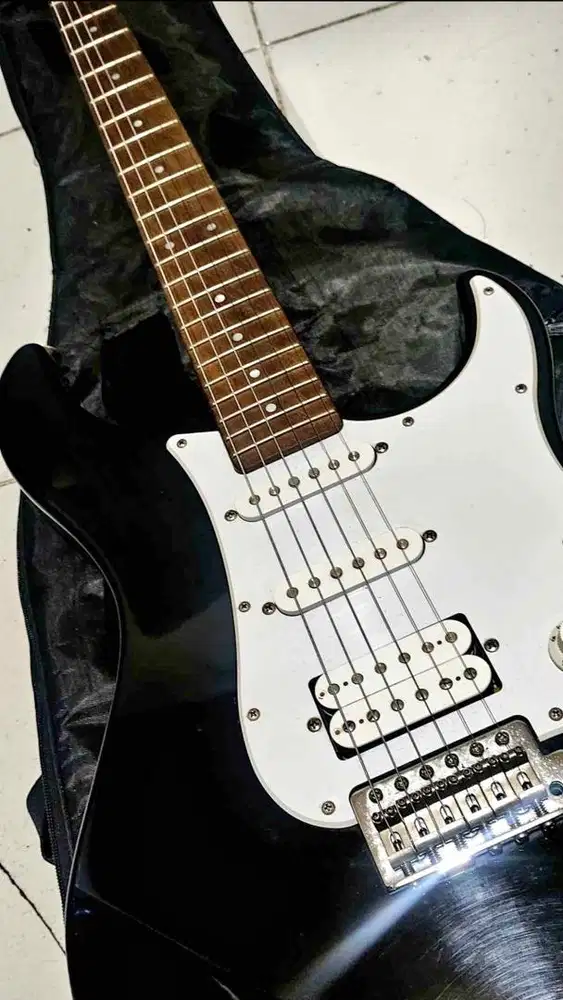 gitar listrik yamaha pacifica 112j