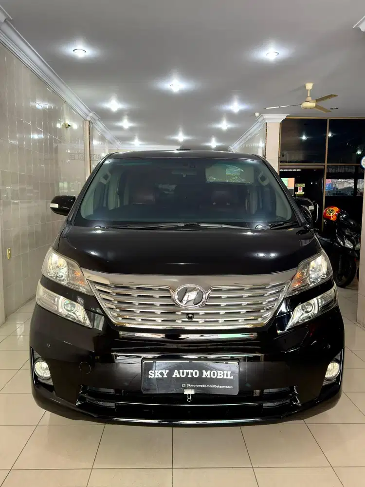 Toyota Vellfire Premium Sound AT Hitam 2011