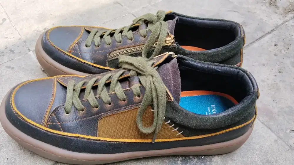 Sepatu Kulit Kanvas